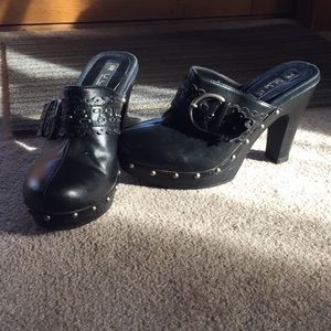 Steve Madden clogs